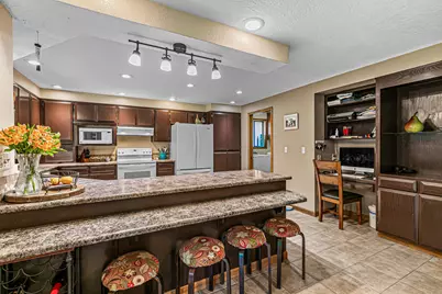 1869 Canyon Avenue, Medford, OR 97504 - Photo 6