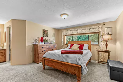 1869 Canyon Avenue, Medford, OR 97504 - Photo 16