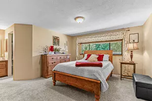 1869 Canyon Ave, Medford, OR 97504 - Photo 16