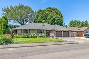 1869 Canyon Ave, Medford, OR 97504 - Photo 36