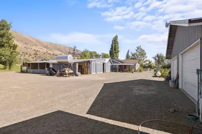 10403 Matney Way, Klamath Falls, OR 97603 - Photo 14