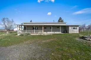 2748 NE Loucks Rd, Madras, OR 97741 - Photo 4