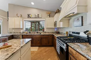 2351 Robertson Crest, Grants Pass, OR 97527 - Photo 12