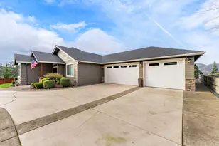 2351 Robertson Crest, Grants Pass, OR 97527 - Photo 2