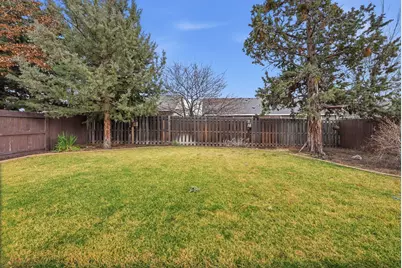 63264 NW Rossby Street, Bend, OR 97703 - Photo 24