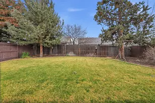 63264 NW Rossby St, Bend, OR 97703 - Photo 24