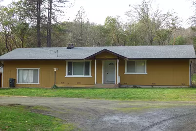 4704 Cloverlawn Drive, Grants Pass, OR 97527 - Photo 2