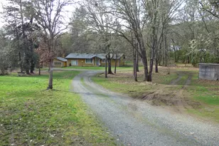 4704 Cloverlawn Dr, Grants Pass, OR 97527 - Photo 10