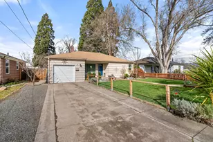1008 Mount Pitt Ave, Medford, OR 97501 - Photo 2