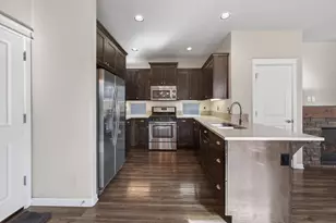 61115 Ambassador Dr, Bend, OR 97702 - Photo 10