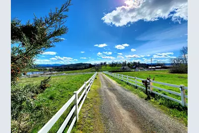 120 Hammel Road, Eagle Point, OR 97524 - Photo 2