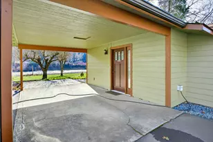 423 Fielder Ln, Grants Pass, OR 97526 - Photo 8