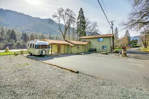 423 Fielder Ln, Grants Pass, OR 97526 - Photo 14