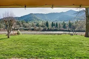 423 Fielder Ln, Grants Pass, OR 97526 - Photo 12