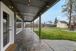 140 N 8th St, Central Point, OR 97502 - Photo 22