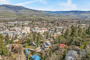 211 Glenview Dr, Ashland, OR 97520 - Photo 62