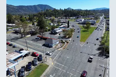101 E Park Street, Grants Pass, OR 97527 - Photo 2