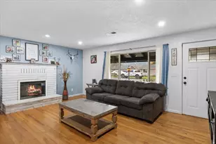 209 Corcoran Ln, Central Point, OR 97502 - Photo 4