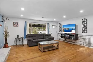 209 Corcoran Ln, Central Point, OR 97502 - Photo 6