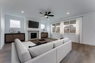 3923 NE Oakside Lp, Bend, OR 97701 - Photo 2