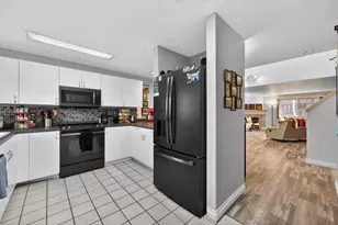 1050 NE Butler Market Rd, Bend, OR 97701 - Photo 2