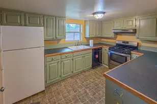953 NE 9th St, Grants Pass, OR 97526 - Photo 12