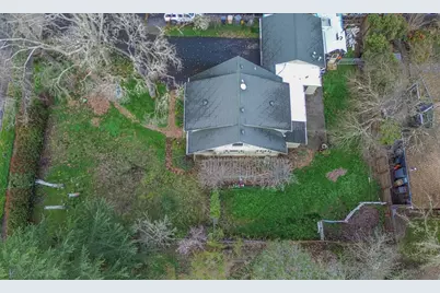 953 NE 9th Street, Grants Pass, OR 97526 - Photo 36