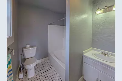 953 NE 9th Street, Grants Pass, OR 97526 - Photo 10