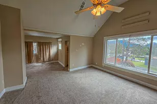 953 NE 9th St, Grants Pass, OR 97526 - Photo 18