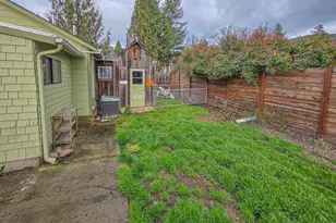 953 NE 9th St, Grants Pass, OR 97526 - Photo 28