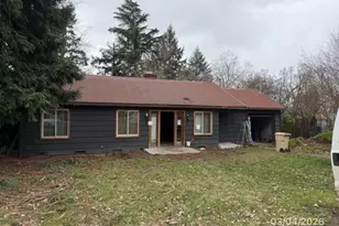 215 Hillhouse Ave, Medford, OR 97504 - Photo 1