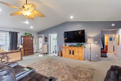 753 W Evans Creek Road, Rogue River, OR 97537 - Photo 16