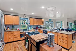 753 W Evans Creek Rd, Rogue River, OR 97537 - Photo 8