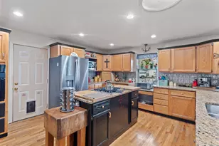 753 W Evans Creek Rd, Rogue River, OR 97537 - Photo 4