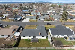 5481 Gatewood Dr, Klamath Falls, OR 97603 - Photo 2