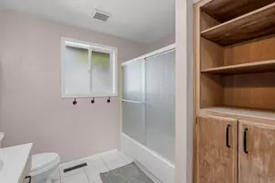 2374 Fairfield Dr, Medford, OR 97504 - Photo 28