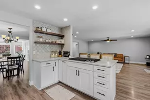 2374 Fairfield Dr, Medford, OR 97504 - Photo 14