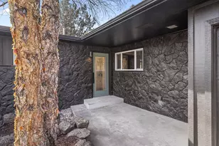 1199 SW Canyon Dr, Redmond, OR 97756 - Photo 4