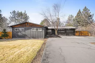 1199 SW Canyon Dr, Redmond, OR 97756 - Photo 2