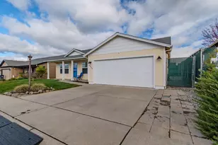 2335 New Haven Dr, Central Point, OR 97502 - Photo 2