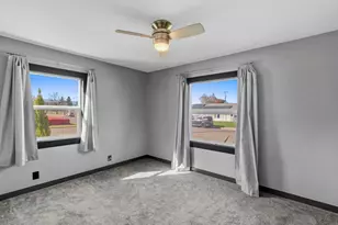 325 W Barnett Rd, Medford, OR 97501 - Photo 14