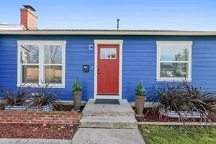 325 W Barnett Rd, Medford, OR 97501 - Photo 1