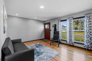 325 W Barnett Rd, Medford, OR 97501 - Photo 4