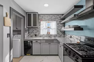 325 W Barnett Rd, Medford, OR 97501 - Photo 10