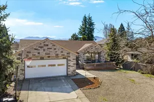 3208 Burton Dr, Medford, OR 97504 - Photo 36