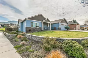 985 Callaway Dr, Medford, OR 97504 - Photo 2