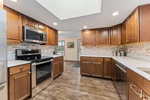 207 Crossbow Ln, Grants Pass, OR 97526 - Photo 2