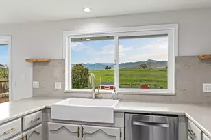 2854 Yvonne Rd, Medford, OR 97504 - Photo 8