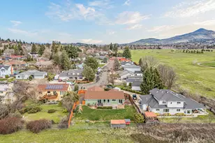 2854 Yvonne Rd, Medford, OR 97504 - Photo 38