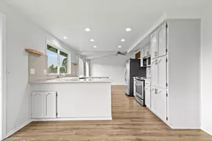 2854 Yvonne Rd, Medford, OR 97504 - Photo 10